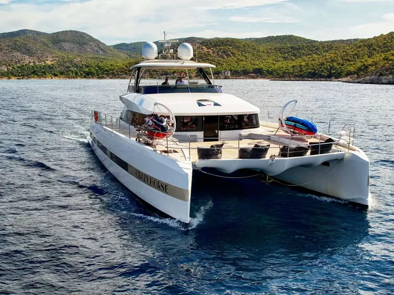 Crazy Horse — Lagoon Seventy 8