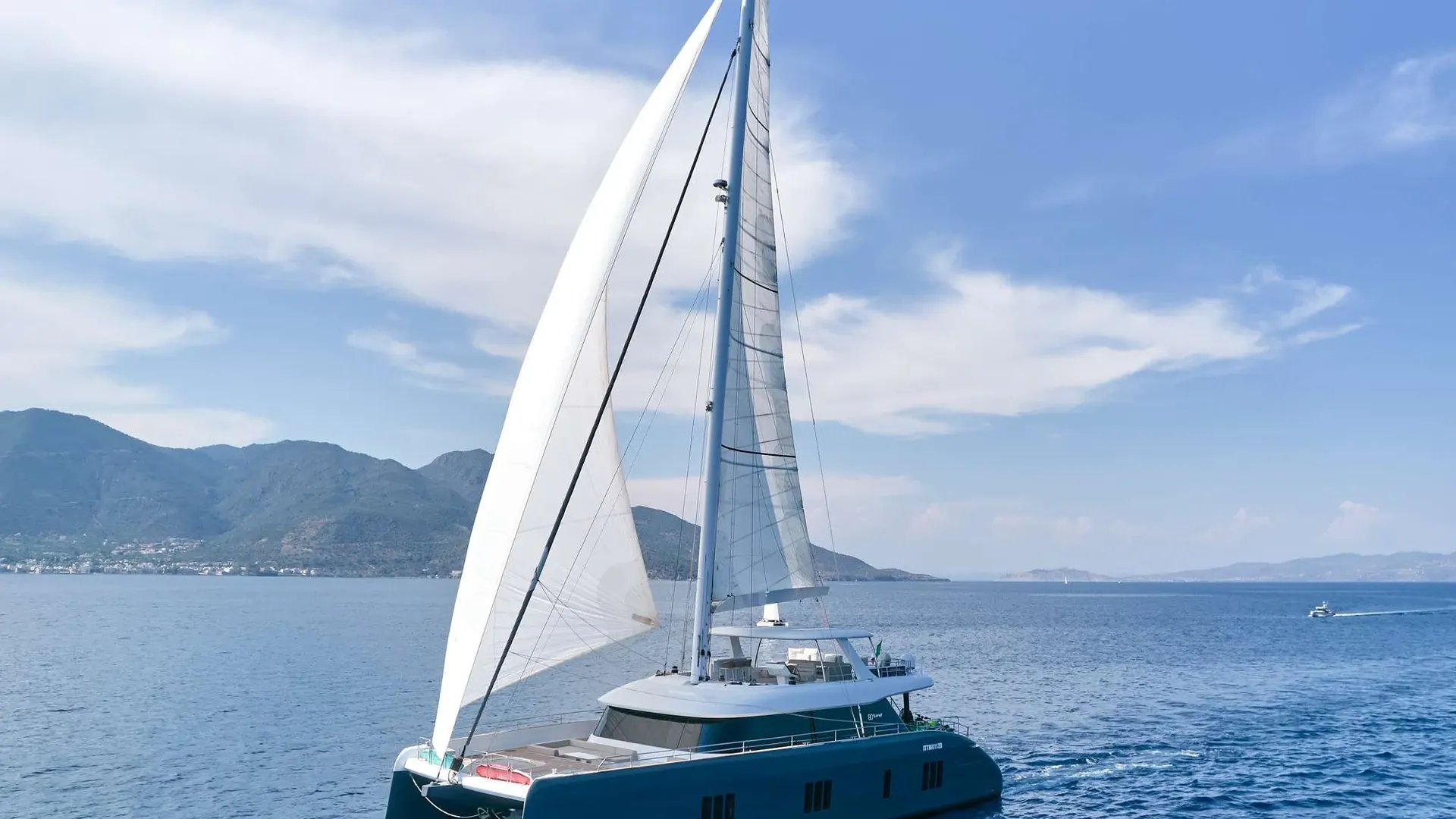 Genny — Sunreef 80 Sailing