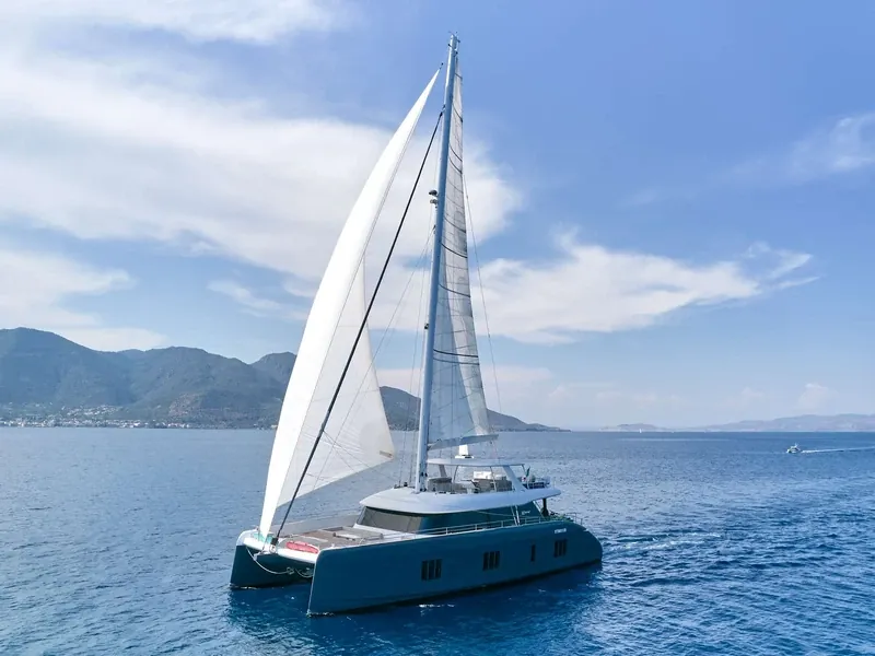 Genny — Sunreef 80 Sailing
