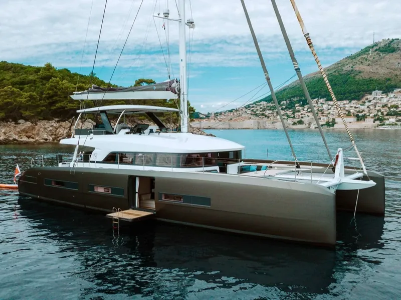 La Gatta — Lagoon Seventy 7