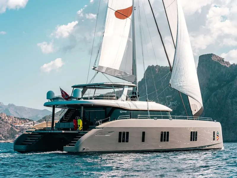 Viva La Vida — Sunreef 80 Sailing